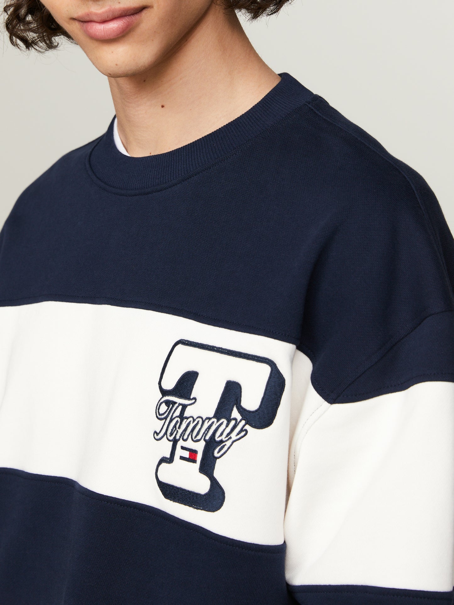 TJM RLX CUT & SEW LETTER CREW Collegepaita