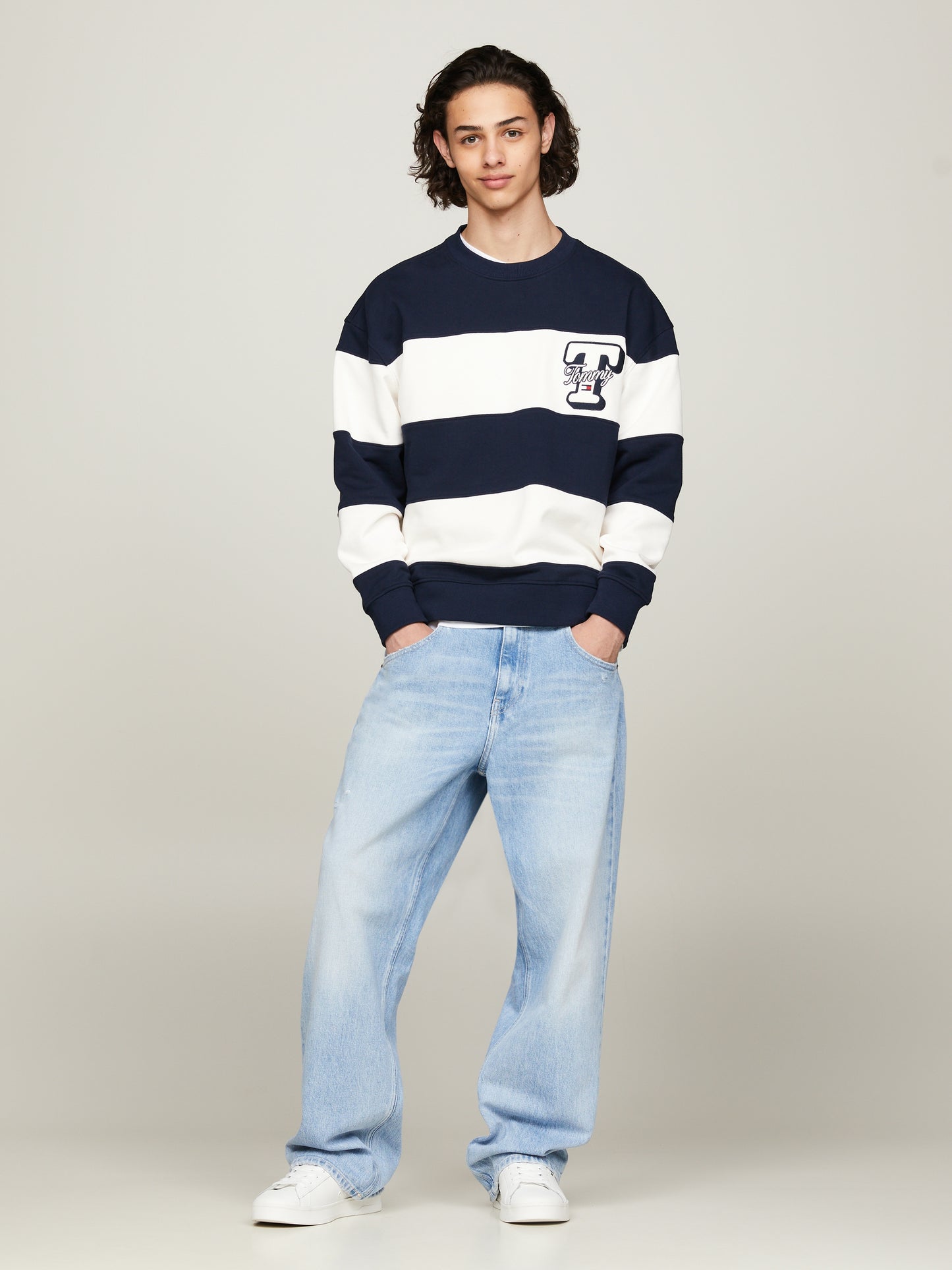 TJM RLX CUT & SEW LETTER CREW Collegepaita