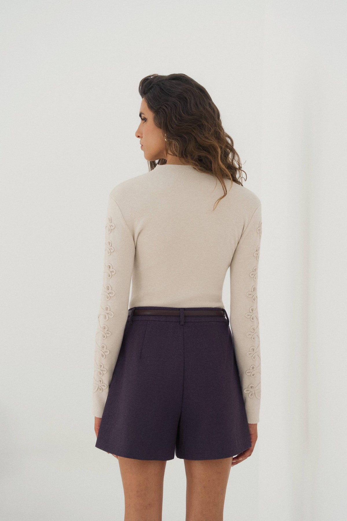 LULUMARY SWEATER WITH DECORATIVE SLEEVES Paita
