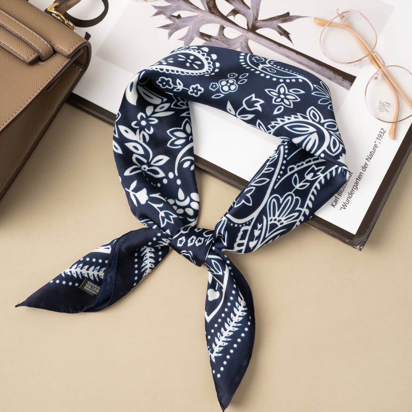 Polyester square scarf silk effect 70x70 paisley print: Brun