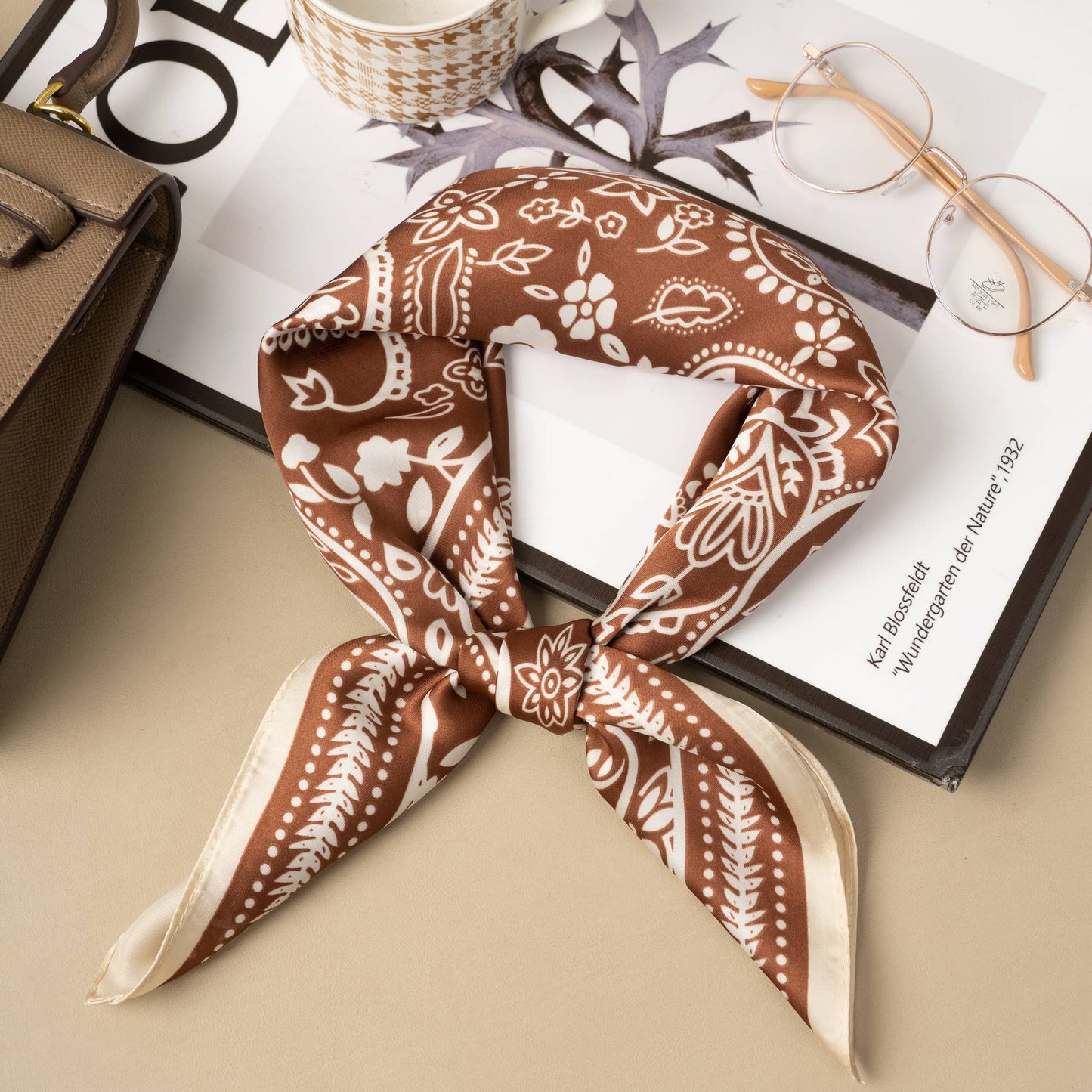 Polyester square scarf silk effect 70x70 paisley print: Brun