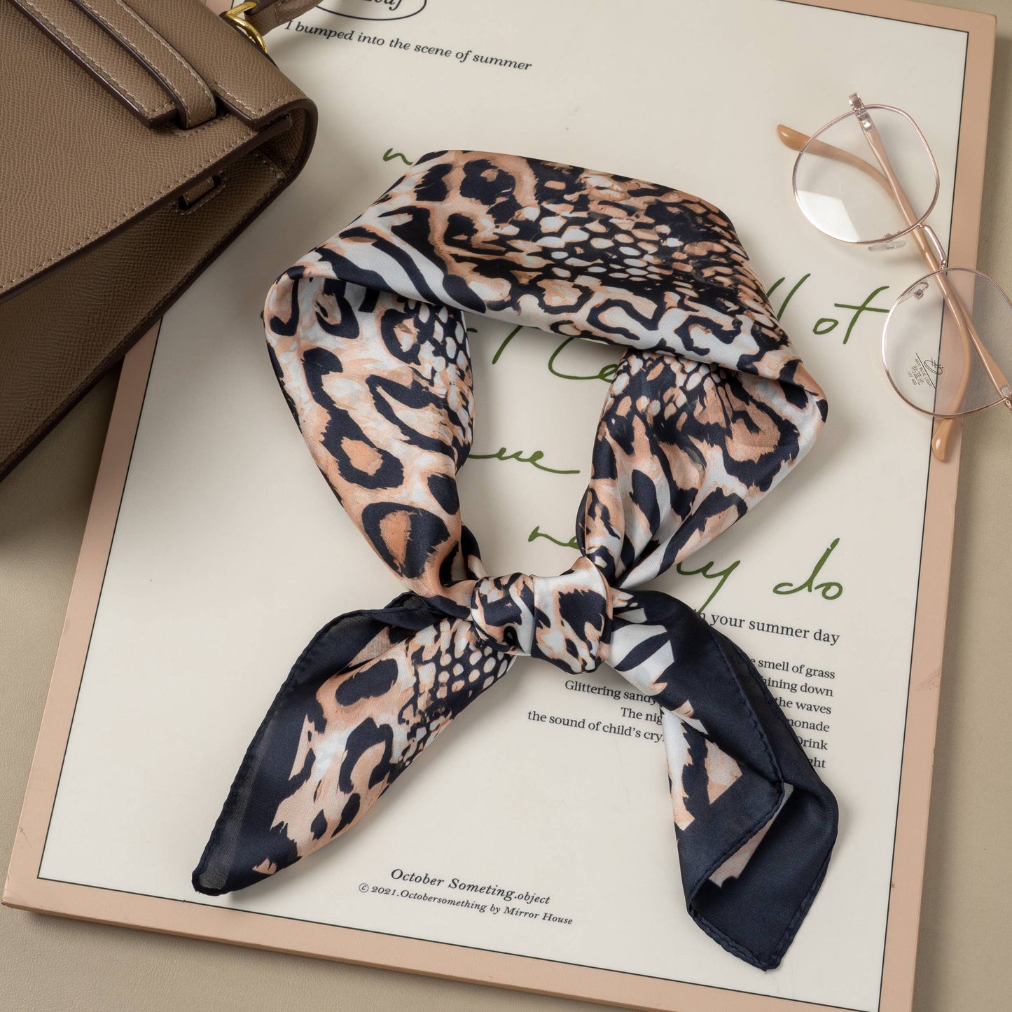 Luxury leopard-print 70x70 silk-effect polyester scarf