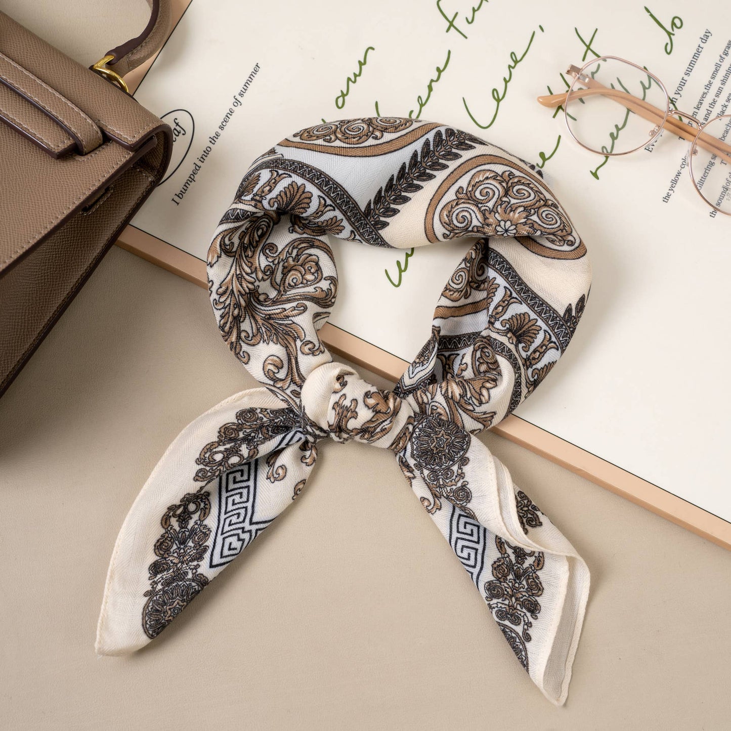 70x70 square scarf, polyester, soft-touch fabric effect, baroque pattern: Off-white