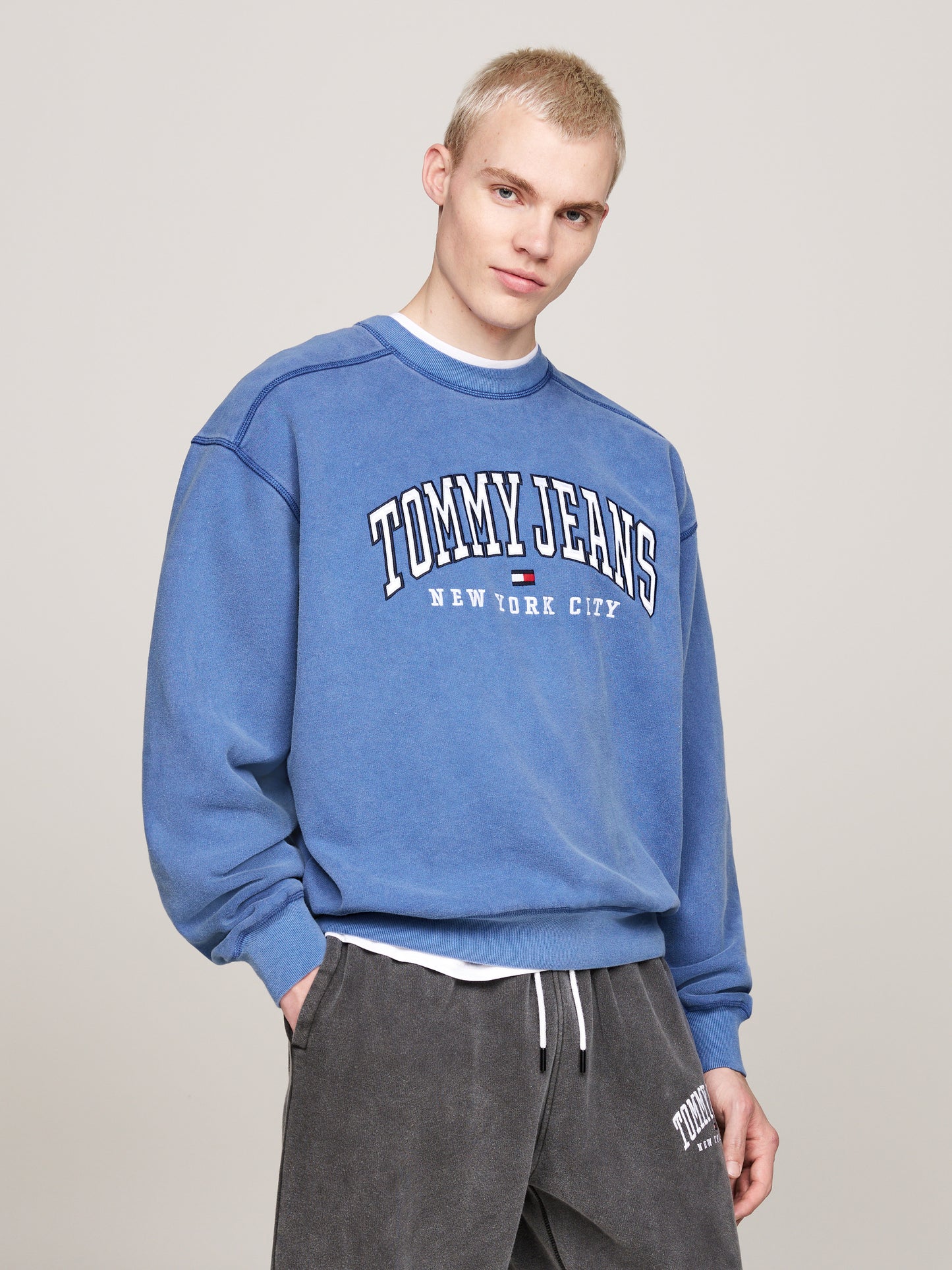 TJM RLX TJ GD VARSITY CREW Collegepaita