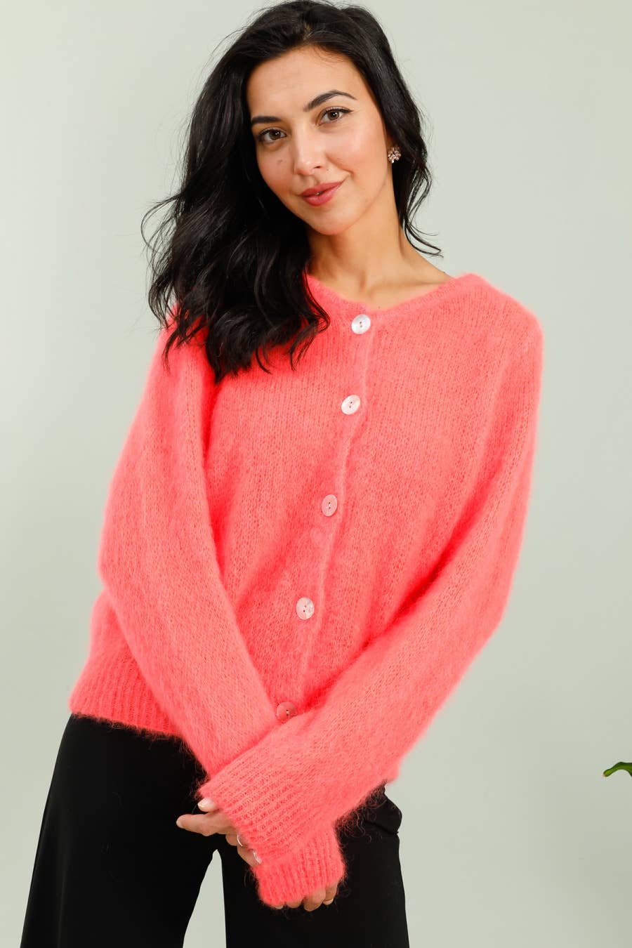Round neck buttoned cardigan in 80% kid mohair: Beige / One size