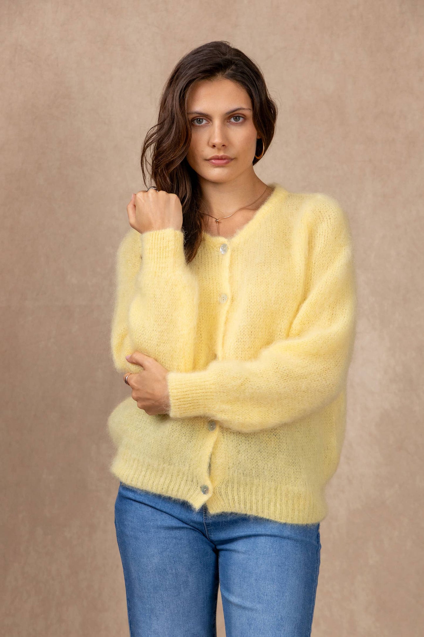 Round neck buttoned cardigan in 80% kid mohair: Beige / One size